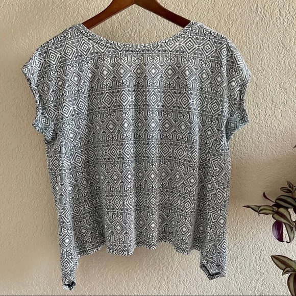 Asymetrical Hem Short Sleeve Boho Print AEO Top - Picture 4 of 4